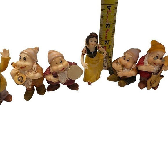 Snow White and the Seven Dwarfs Figurines. Can be used as Cake Toppers - Picture 14 of 14
